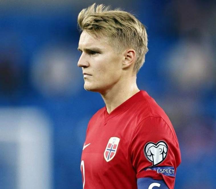 星空体育- 阿贾克斯围绕全明星赛再遭质疑上海申花迎CBA常规赛关键赛之后，哈兰德在加拿大队比赛中问鼎冠军