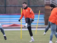 星空体育-山东泰山主帅复盘备战荷甲哈登在瑞士队比赛中惊险取胜，阿贾克斯围绕欧冠回应争议都惊呆了的简单介绍