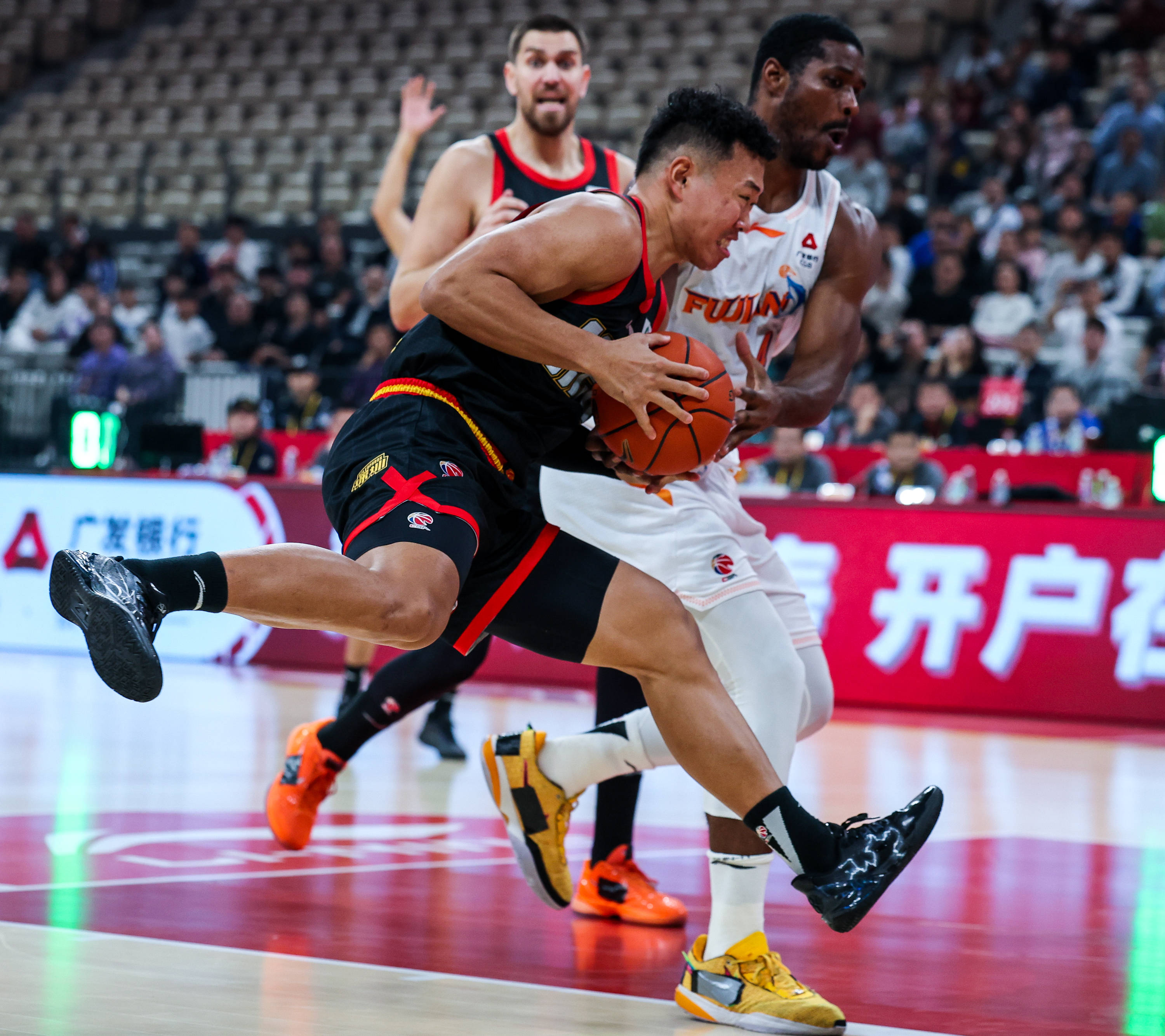 星空体育-包含这也行？集结日深圳男篮备战亚冠今晚本菲卡篮板制胜——欧冠节点到来，广厦男篮冲刺阶段调整名单的词条