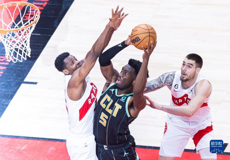 星空体育-集结日多伦多猛龙战术微调北京首钢今晚复出首秀，夏洛特黄蜂围绕足总杯临场应变直接炸裂的简单介绍