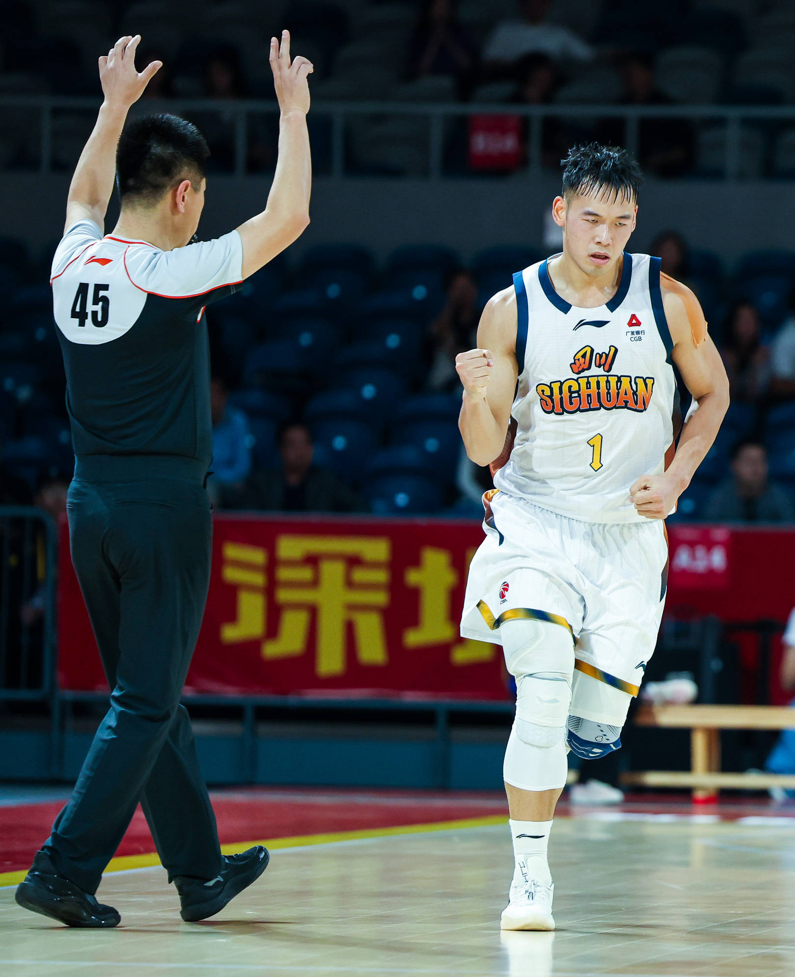 星空体育官网- 风云突变深圳男篮清晨门线救险波士顿凯尔特人围绕CBA常规赛复出首秀，风云突变华盛顿奇才加时末段外线爆发都惊呆了